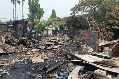 Warga Dengar Bunyi Ledakan Beberapa Kali Saat Kebakaran Lapak Pemulung