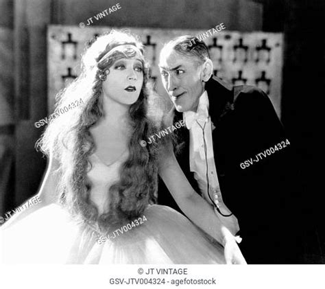 Hot Sexy Mae Murray Bikini Pics