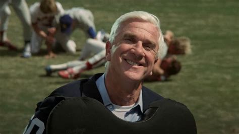 I Didn T Watch The Original Naked Gun Until Recently And There Are 6 Bits That Had Me Kicking