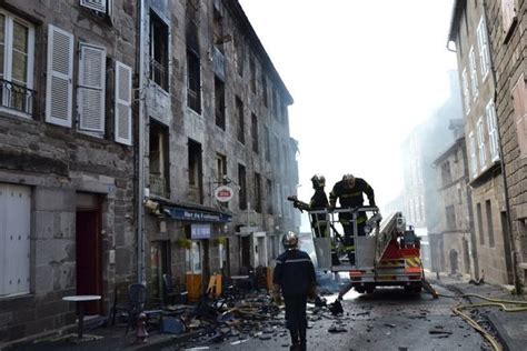 Un Immeuble D Truit Par Les Flammes En Plein Centre Ville Murat