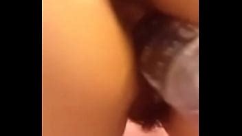 Latina Amateur Secoue Le Cul Avec Une Bouteille Dans La Chatte Xvideos