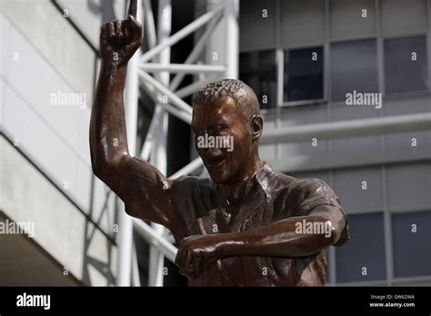 The newly unveiled statue of Alan Shearer outside St James' Park ...