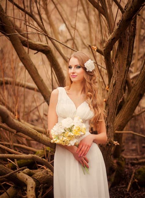 Retrato Apacible De Un Blonde Imagen De Archivo Imagen De Modelo Muchacha