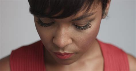 Sensual Seductora Bailando Mujer Latina Africana Caliente En Ajustado Vestido Sin Mangas