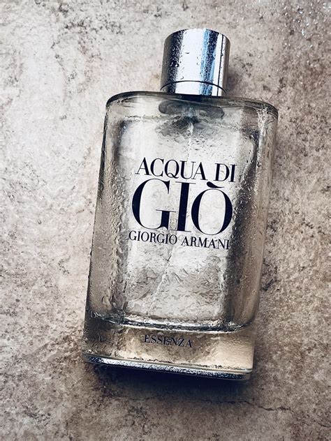 Acqua di Gio Essenza Giorgio Armani cologne - a fragrance for men 2012