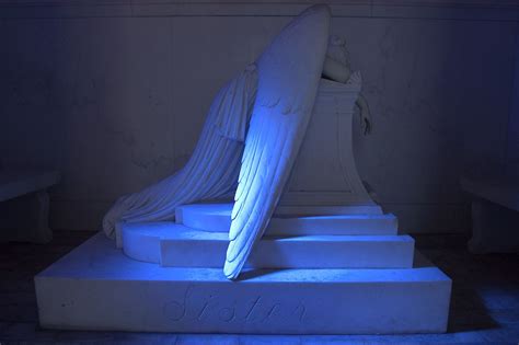 Weepingangelsculpture Weeping Angel Metairie Cemetery New Orleans