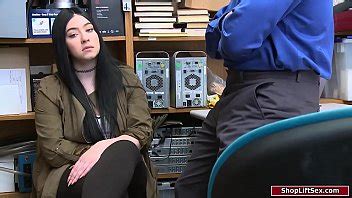 Voleur jeune gars baisée par LP officier XVIDEOS