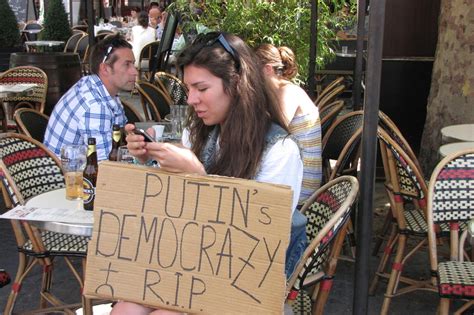 Les Pussy Riot de la prière punk à l amnistie de Poutine