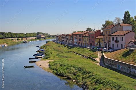 Foto Stock Pavia Quartiere Borgo Ticino Adobe Stock