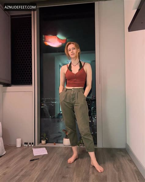 NICOLE TOMPKINS Feet - AZNudeFeet