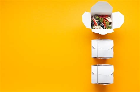 Плоская планировочная коробка с салатниками и копией пространства ...