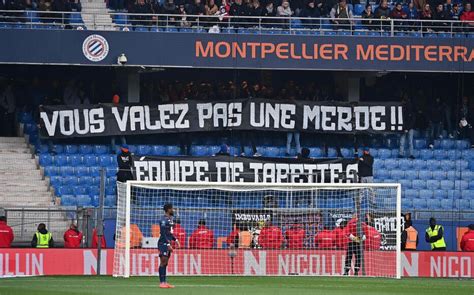 Ligue 1 enquête ouverte après des banderoles à caractère homophobe