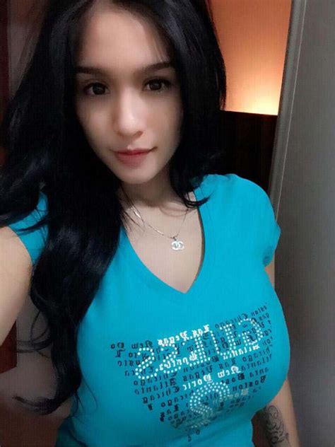 Galeri Foto Hot Bibie Julius Bagian 1 GAYA ARTIS MODEL