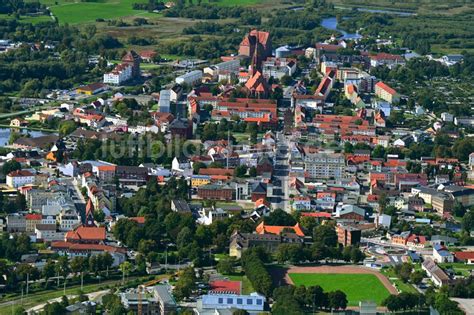 Demmin aus der Vogelperspektive: Stadtansicht vom Innenstadtbereich in ...