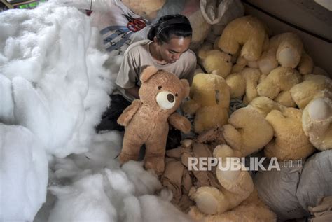 Geliat Produksi Kerajinan Boneka Di Bandung Republika Online