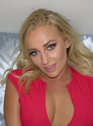 Elana Bunnz True Amateur Models BabeSource