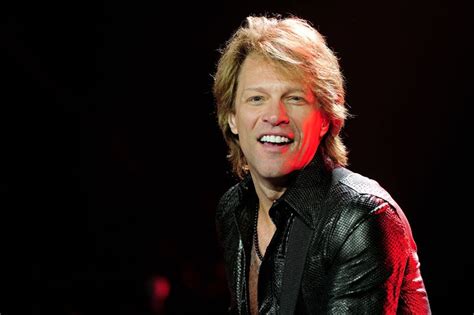 Bon Jovi conquista a plateia em SP e convida o público a celebrar a