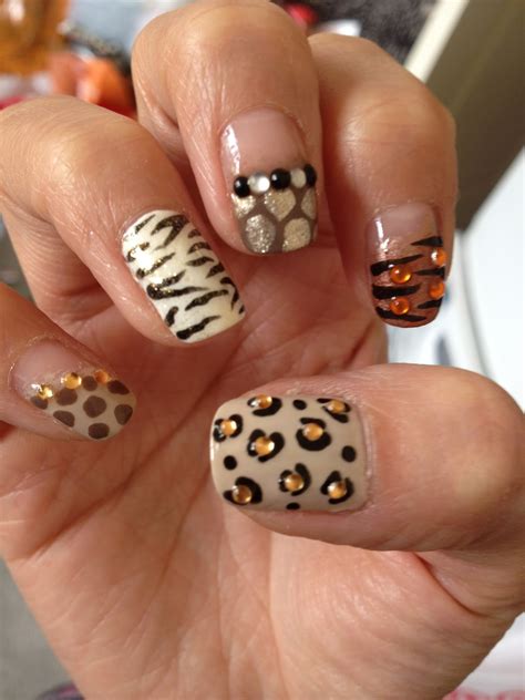 nails animal print 11