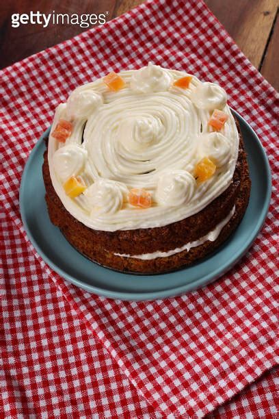 Frosted Naked Carrot Cake 이미지 게티이미지뱅크
