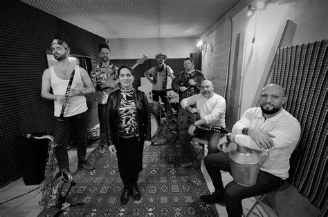 Naked SRB Lakatos Mónika Folk Trió H MOMkult