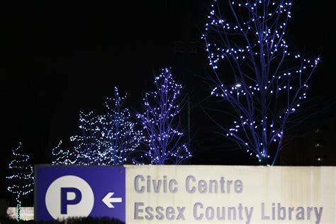 Information on store hours and holiday schedules for Walmart LaSalle 25