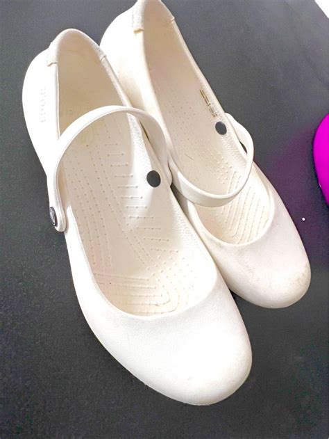 White shoes Crocs original, Women's Fashion, Footwear, Flats & Sandals ...