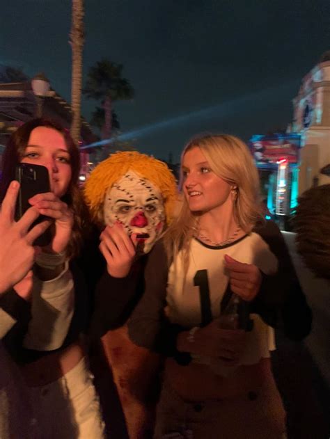 Halloween Horror Nights Aesthetic Clown 2023 Girls Funny Halloween