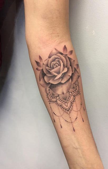 75 Lindas Tatuagens De Flores Para As Mulheres Mandala Wrist Tattoo