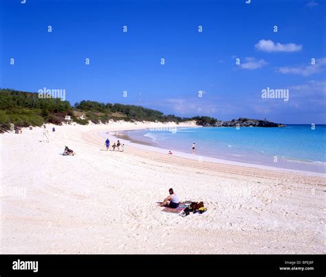 Beach bermuda southampton beaches hi-res stock photography and images ...