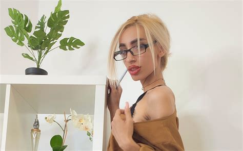 Italian Coffee Special Kandy Benks VR Porn Video VRPorn