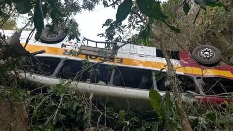 Ônibus cai de ribanceira na Serra da Barriga mata 23 pessoas e deixa