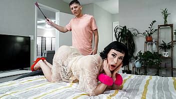 Hijastro Sucio Toca Accidentalmente El Culo De Su Madrastra Infiel Analkink XVIDEOS