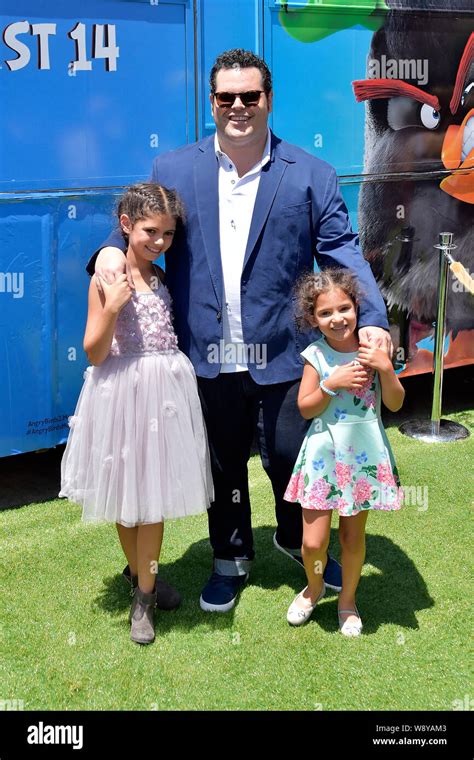Josh Gad With Daughters Ava And Isabella At The Premiere Of The Movie