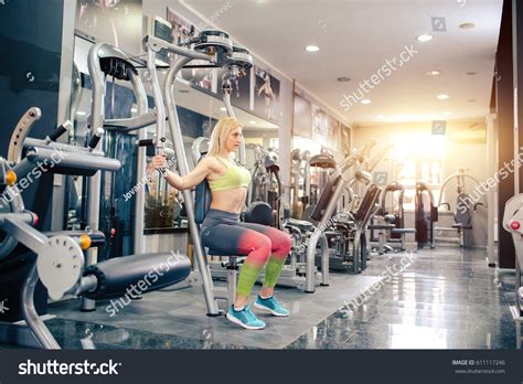 Sexy Blonde Gym Having Training Alone Stock Photo 611117246 Shutterstock