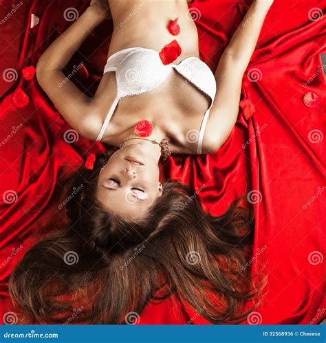 Mulher Bonita Do Nude Foto De Stock Imagem De Frescor