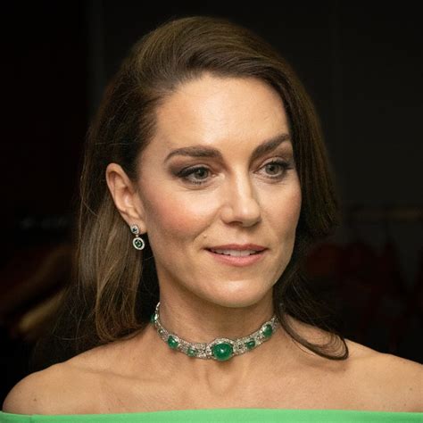 Lila Moss Tr Gt Ein Naked Dress Plus Stringtanga Und Erinnert Damit An Den Ikonischen S Look