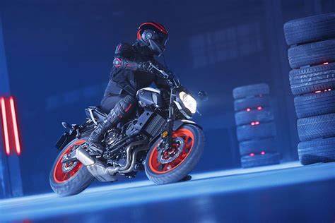 Me interesa más una moto naked o una trail Yamaha MT vs Tracer Moto1Pro