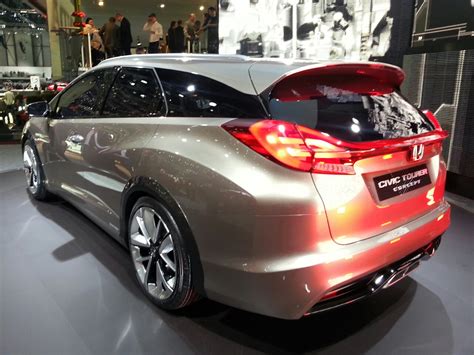 Geneva Live Honda Civic Tourer Concept Unveiled