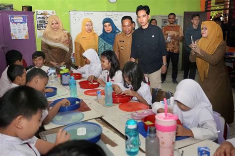 Pj Heru Budi Gilir Bumd Dki Uji Coba Makan Bergizi Gratis Untuk Siswa