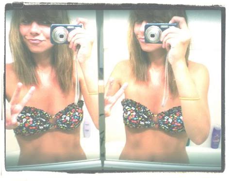 New Hot Sexy Sarah Wallace Bikini Pics