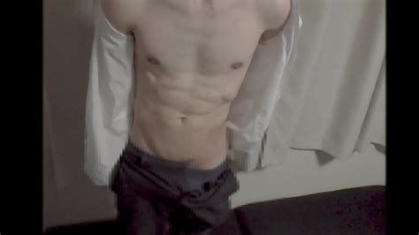 它是在 Onahoru 和大规模射精的阴道射精一个精致的大男子主义 Decachin 脱下衣服并在喘气时摇晃她的臀部的系列 Pornhub Gay