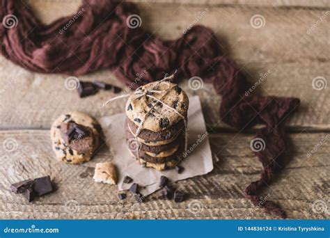 Cookies Do Chocolate Na Tabela R Stica De Madeira Biscoitos Caseiros