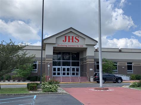 Citing staff absences, Jeffersonville High School moves to virtual