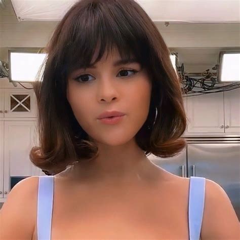 Selena Gomez 2022 Short Hair With Bangs Tik Tok Brown Hair Bangs