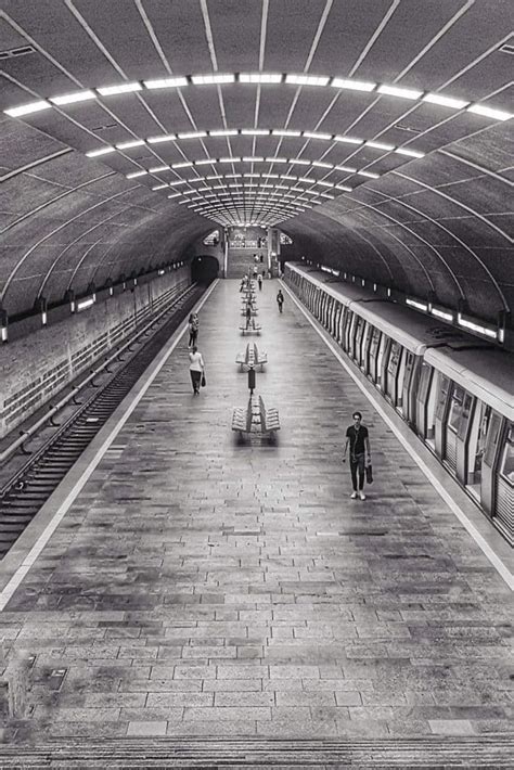 statia de metrou titan revista romania culturala