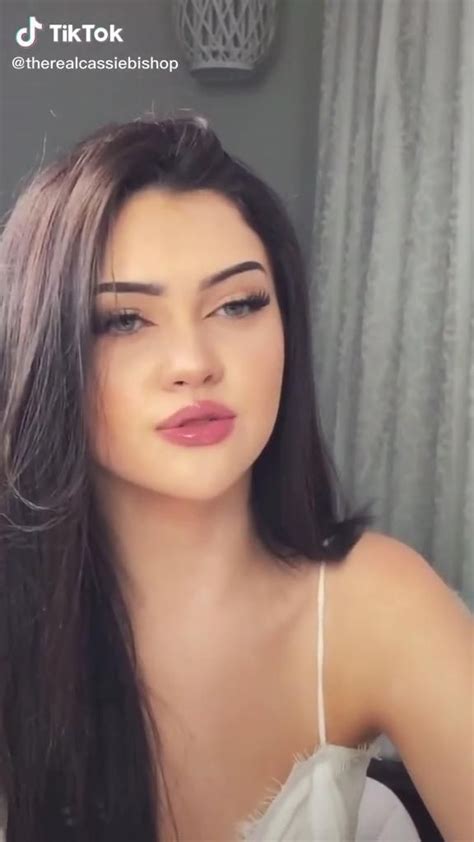 Gorgeous Eyes Prity Girl Hair Sytles Creative Makeup Looks Beautiful Women Videos Brunette