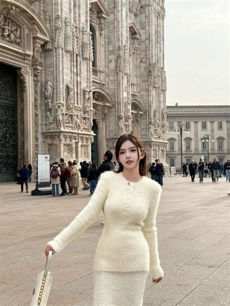 Hot girl mặt nhựa khiến MXH xứ Trung gọi Triệu Lộ Tư là chuẩn mực của nét đẹp silicone