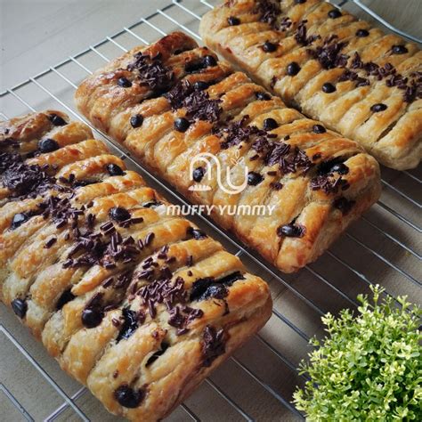 Jual Banana Strudel Chocban Choco Banana Strudel Chococheese Bolen