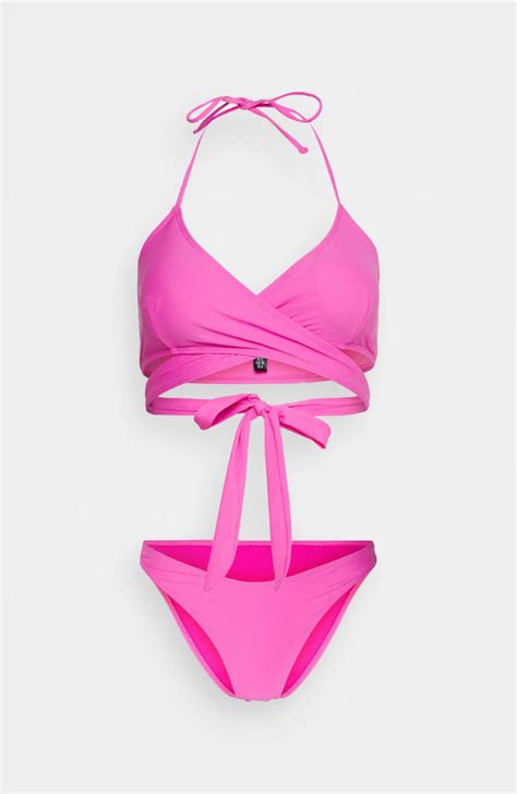 Zdj Cia Gwiazd W Bikini Ten Str J Pla Owy Ma Ju Ponad Lat Viva Pl