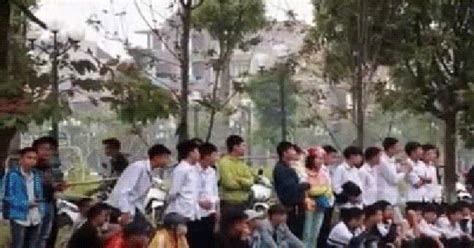 Hàng trăm hot girl giang hồ mạng học sinh đến xem xử Khá Bảnh